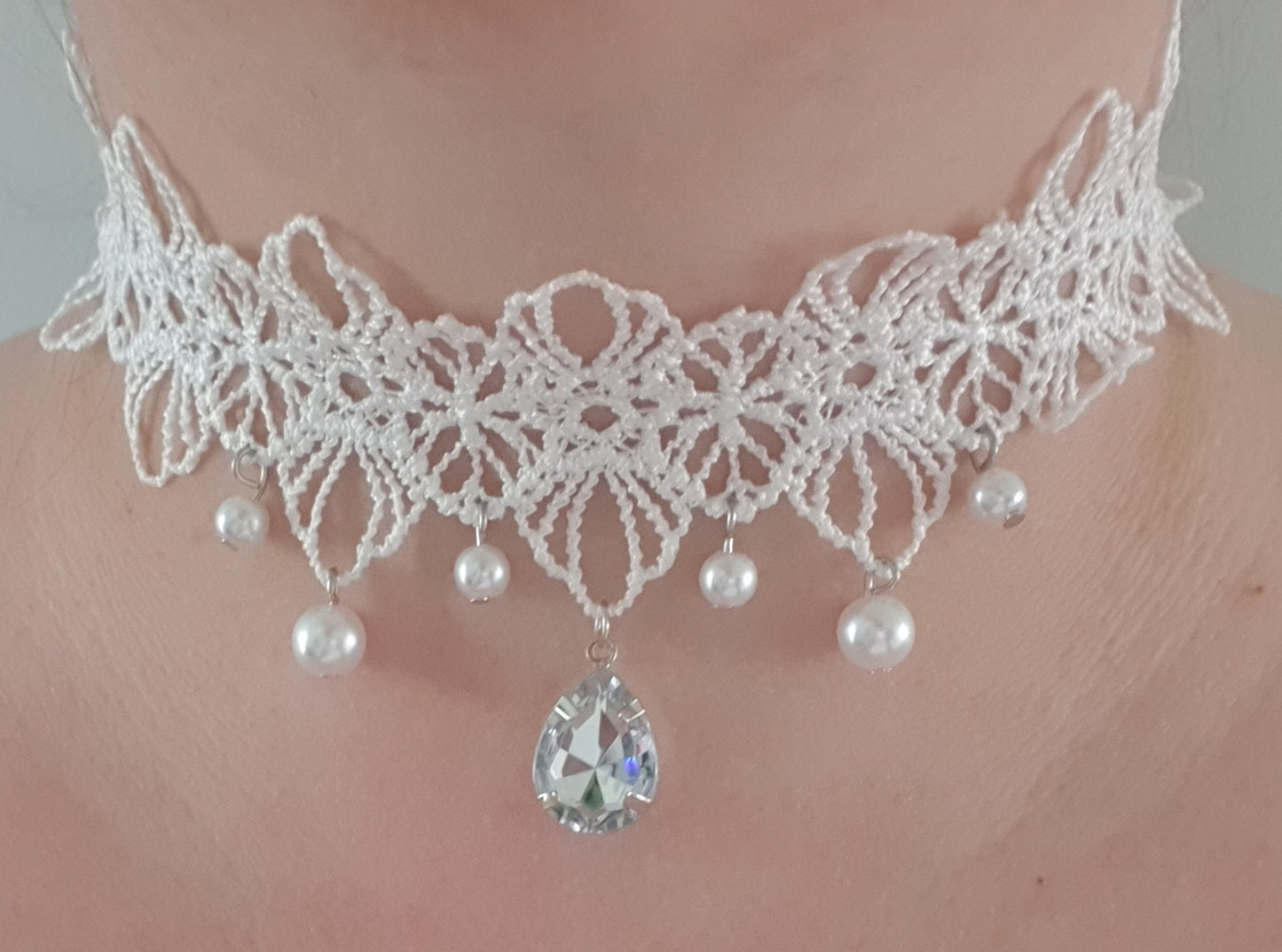 White lace and pearl bead chocker necklace