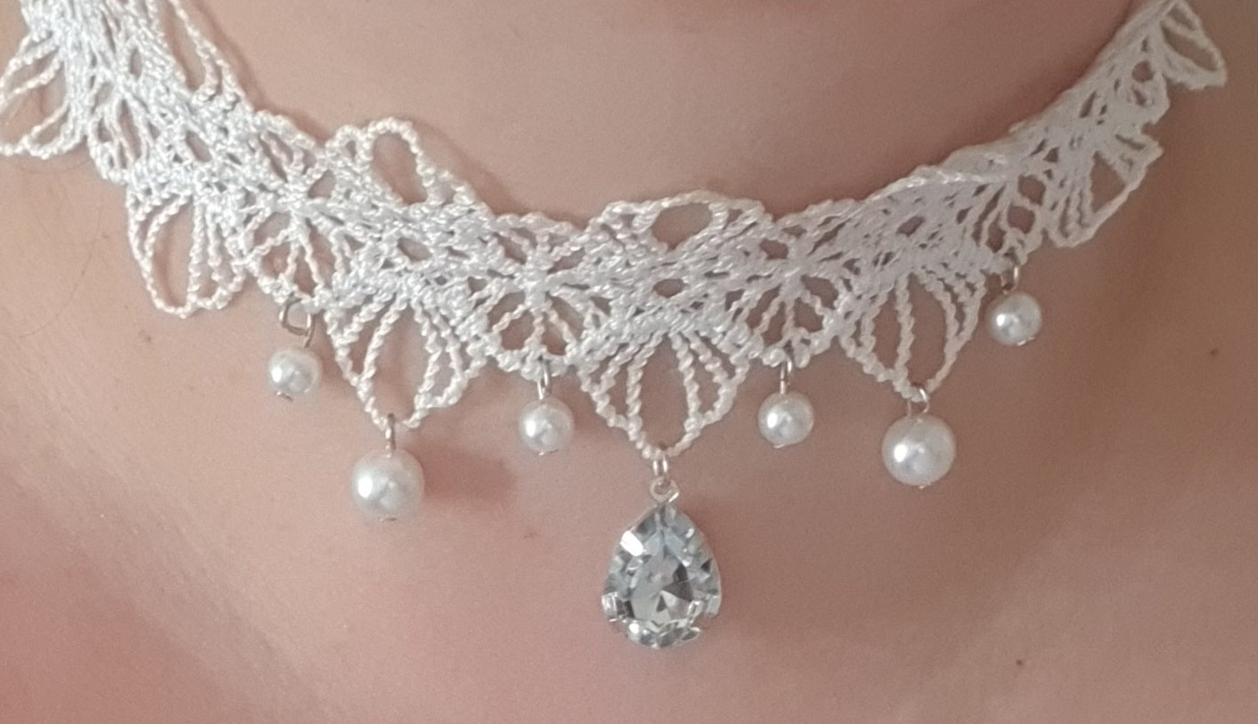 White lace and pearl bead chocker necklace