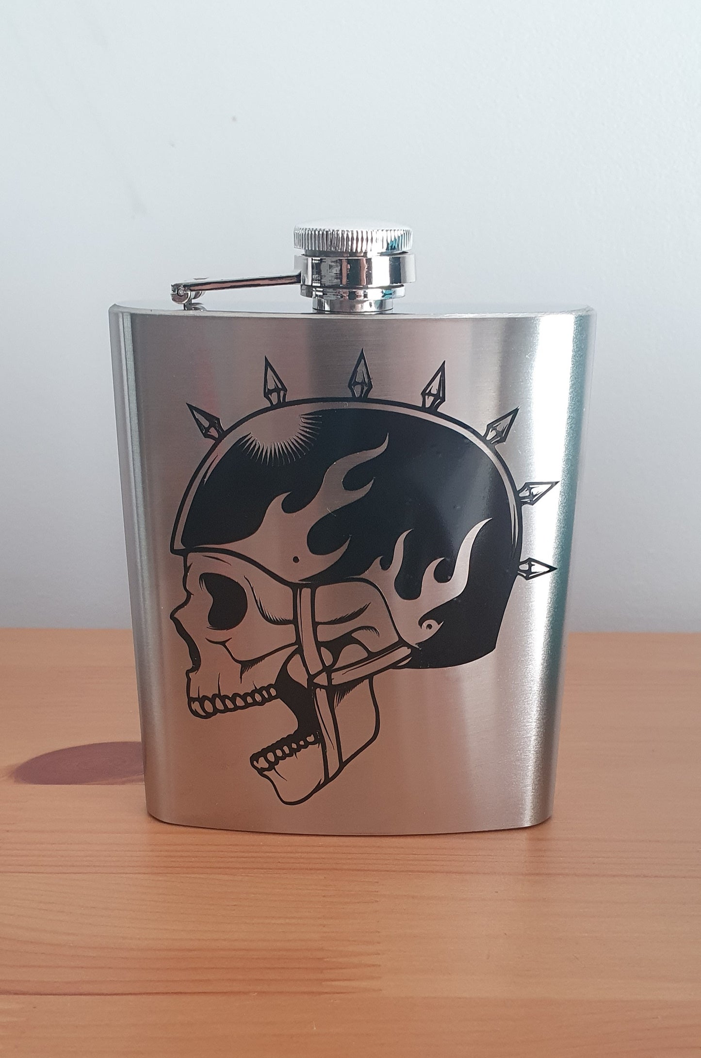 personalised 7oz stainless steel silver biker skull hip flask