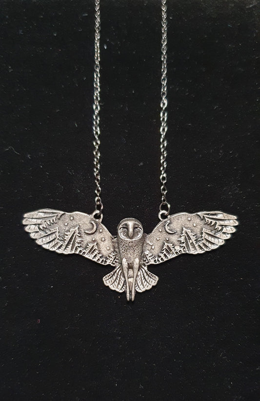 Flying owl pendant necklace