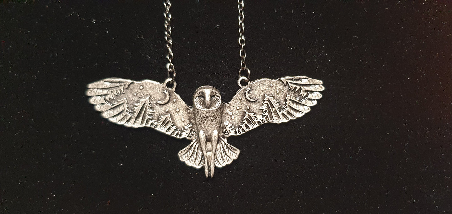 Flying owl pendant necklace