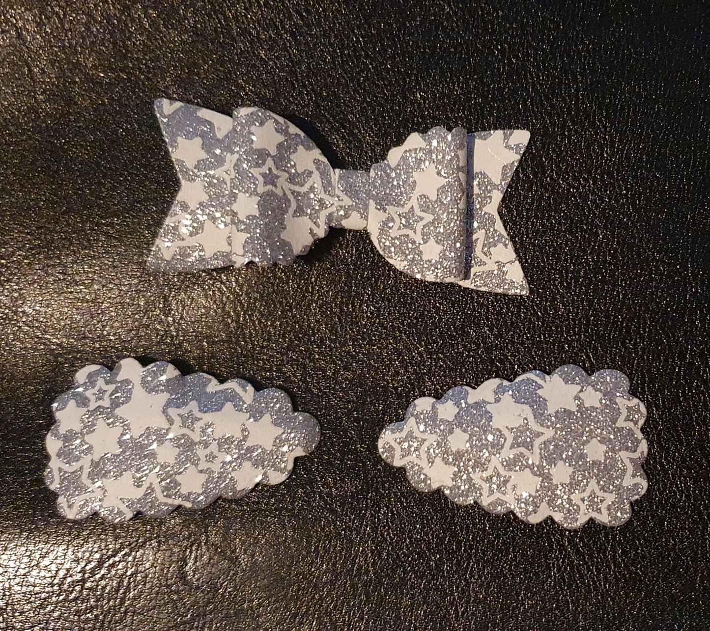 Shimmery star print bow and snap clip set