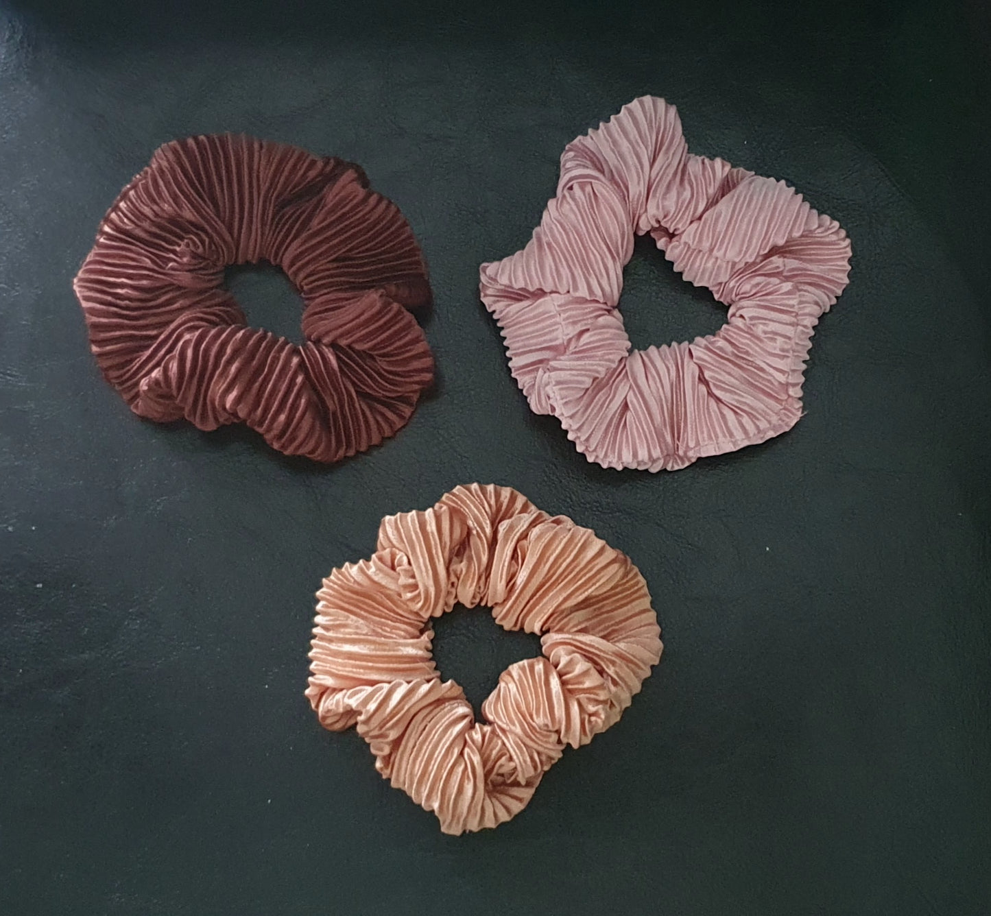 Crinkled effect satin hair scrunchies trio set