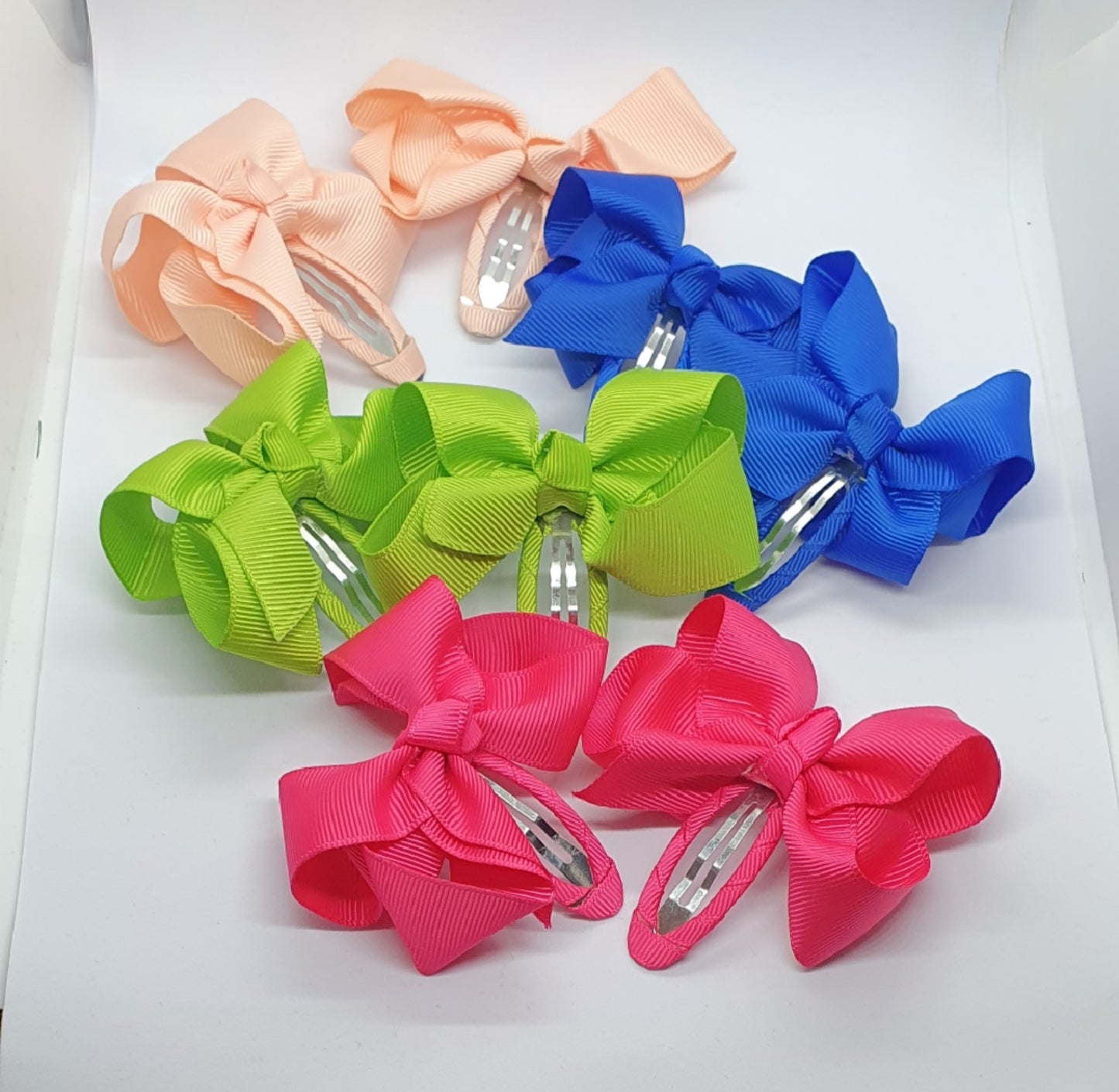 Four pairs of ribbon bow snap hair clip sets