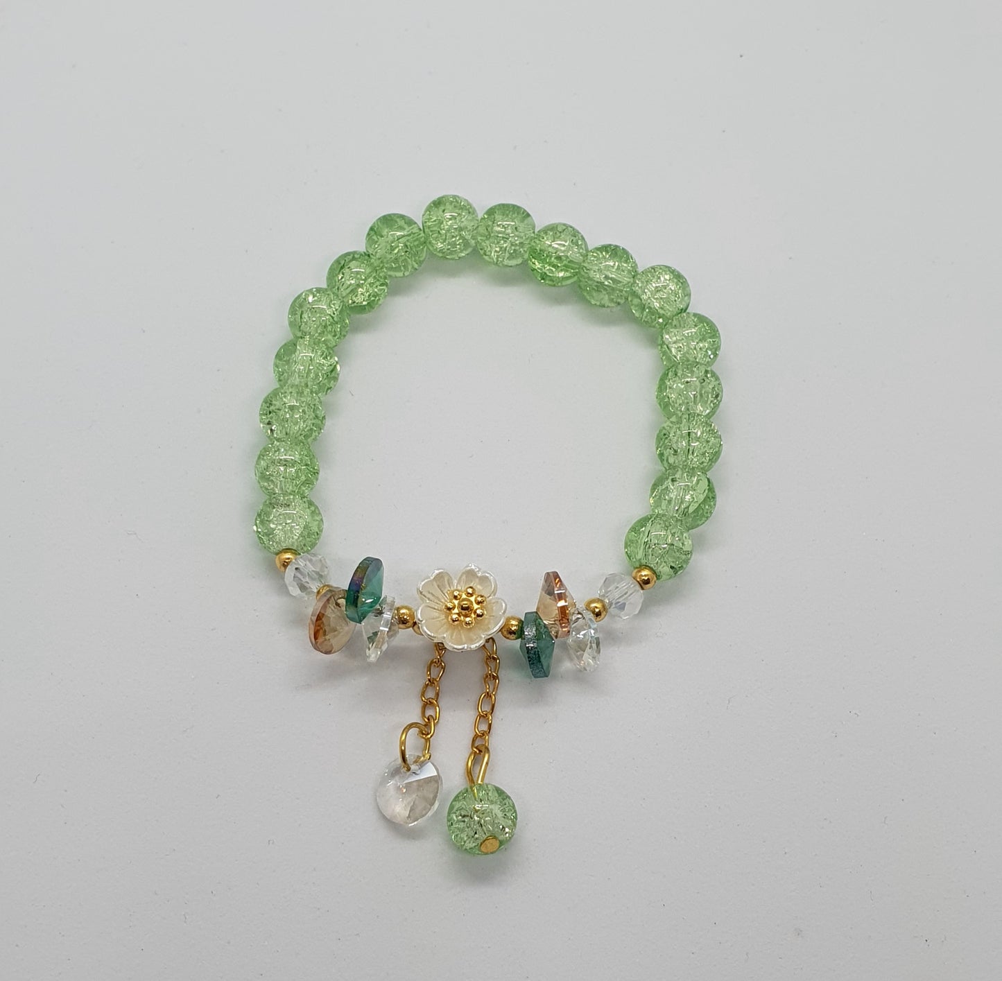 Crackled glass bead and daisy flower bracelet