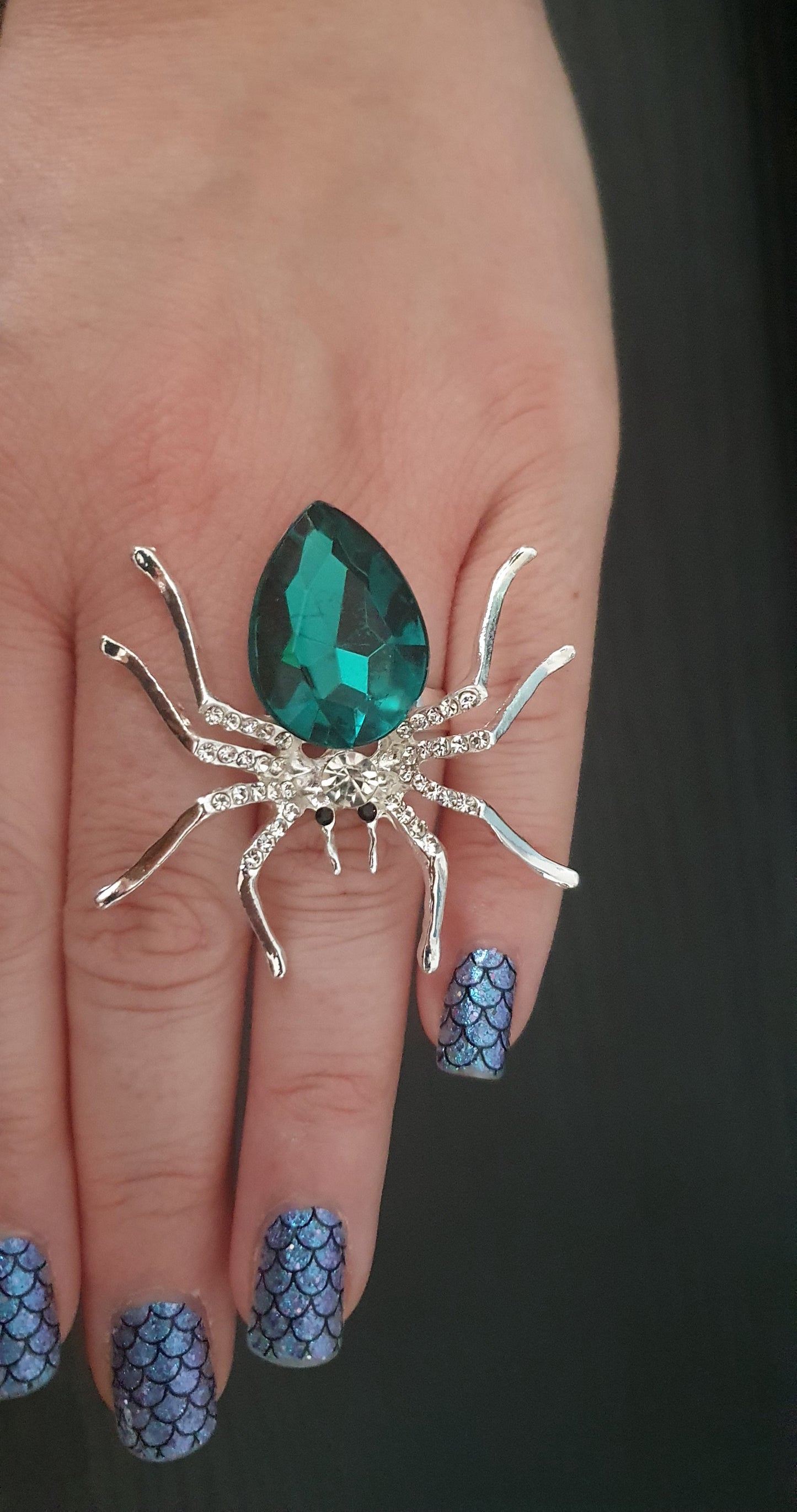 Metal spider gemmed adjustable ring