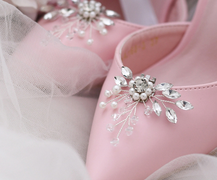 Wedding bridal shoe rhinestone and faux pearl shoe clip pair