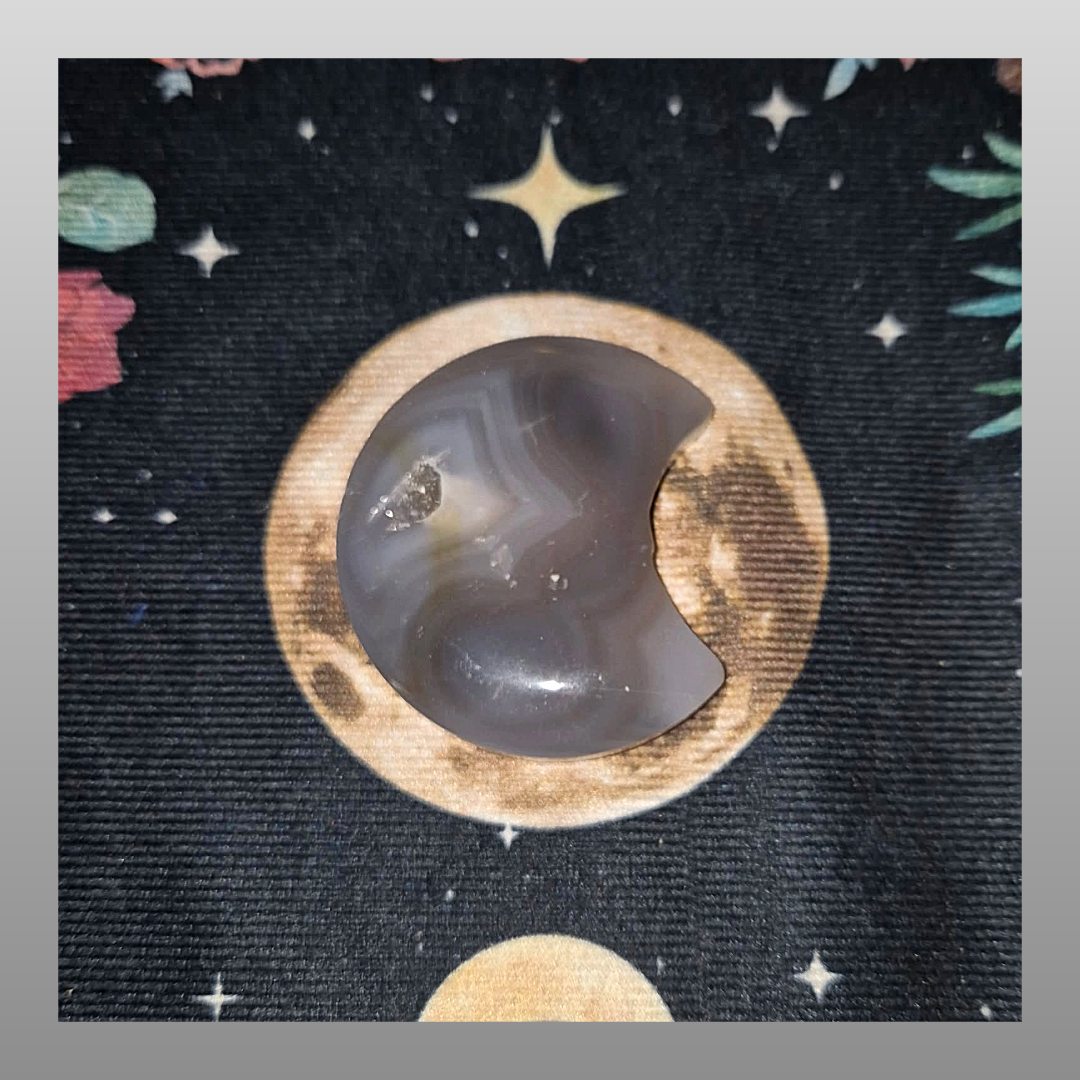 Agate Moon Carving – Natural Crescent Gemstone