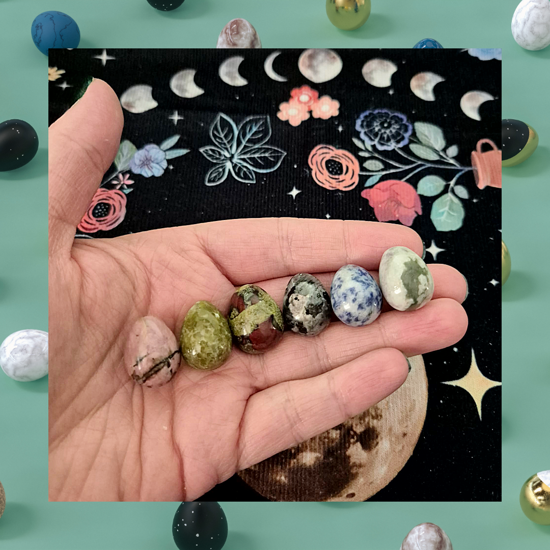 Polished Gemstone Egg – 2 cm Mini Carving