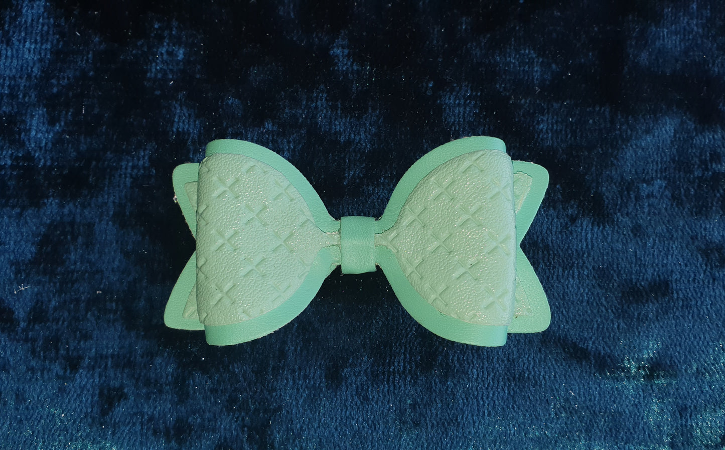 patterned green hair bow