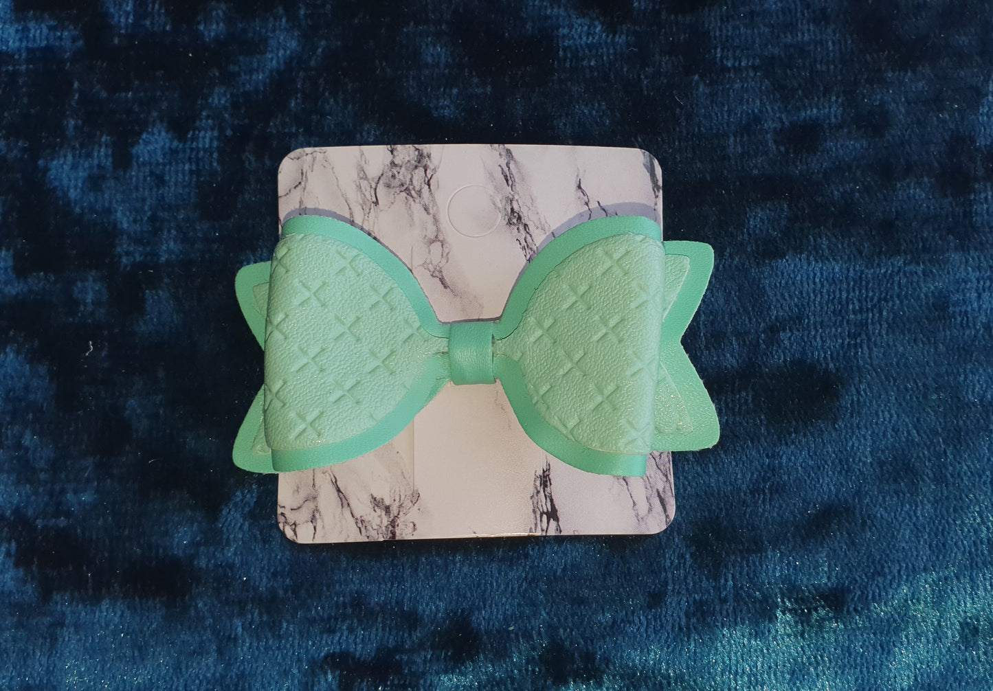 patterned green hair bow