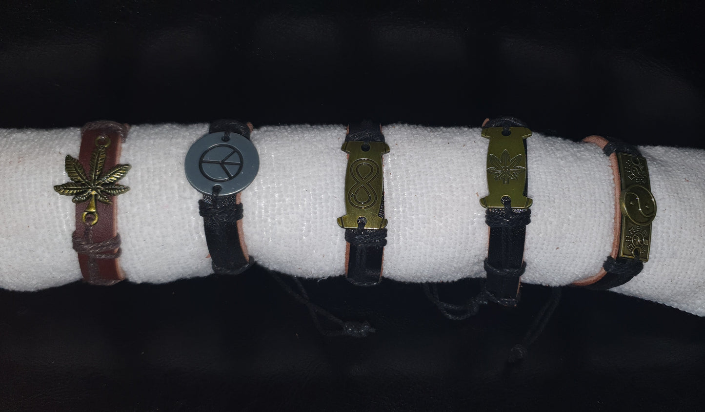 Leather wristbands with metal pendant