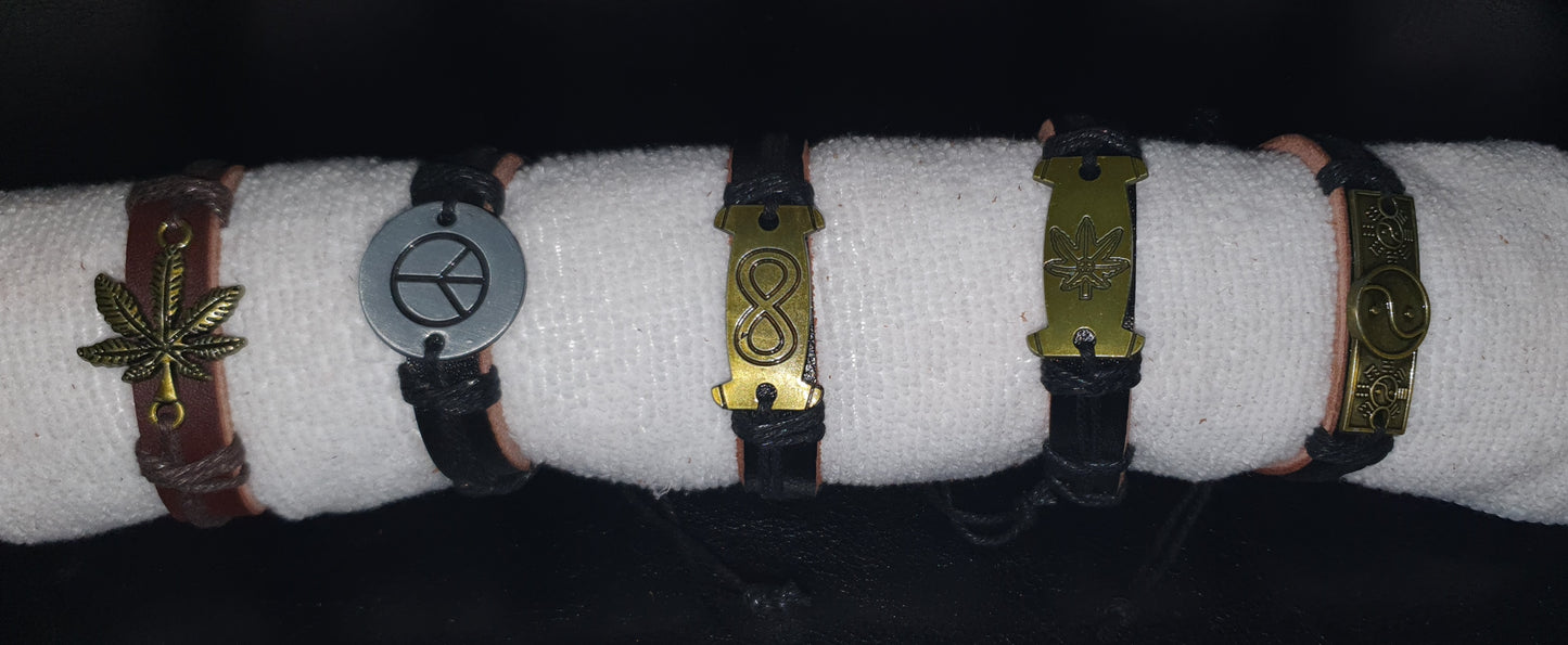 Leather wristbands with metal pendant