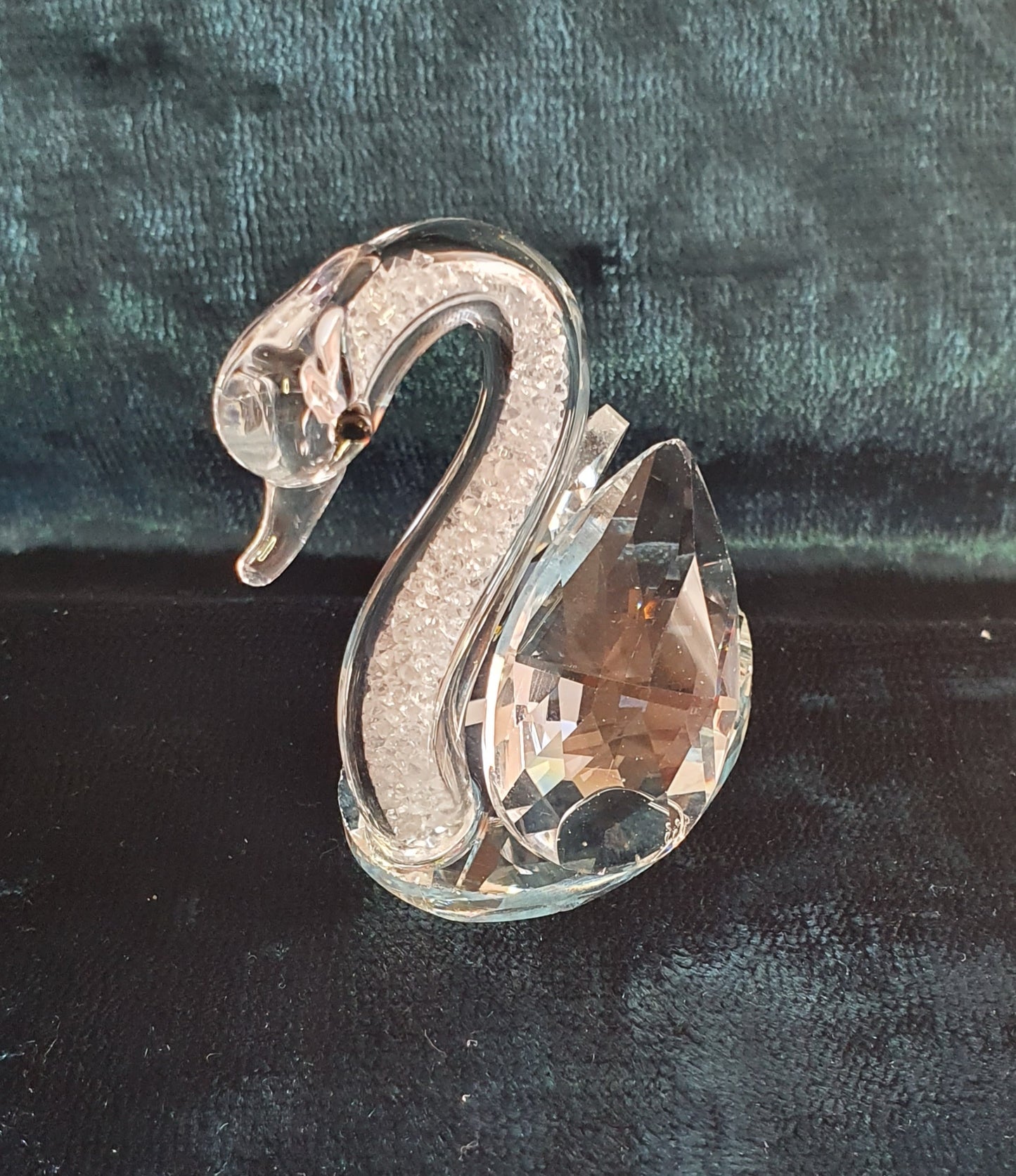 Swan crystal figure