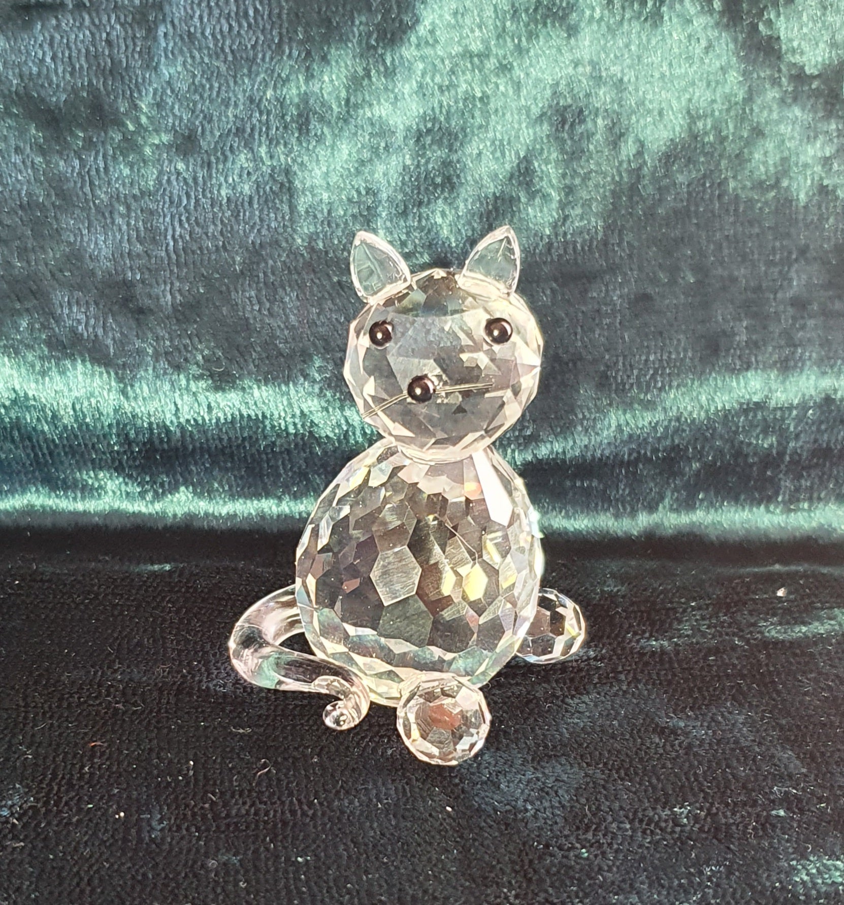 Cat crystal figure