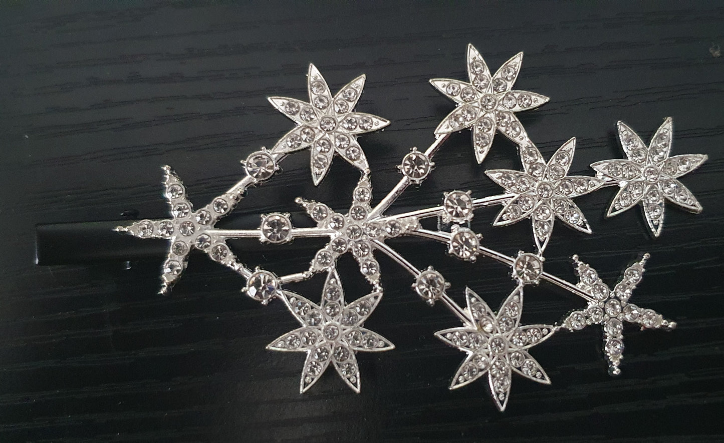 Star hair clip with crystal rhinestones