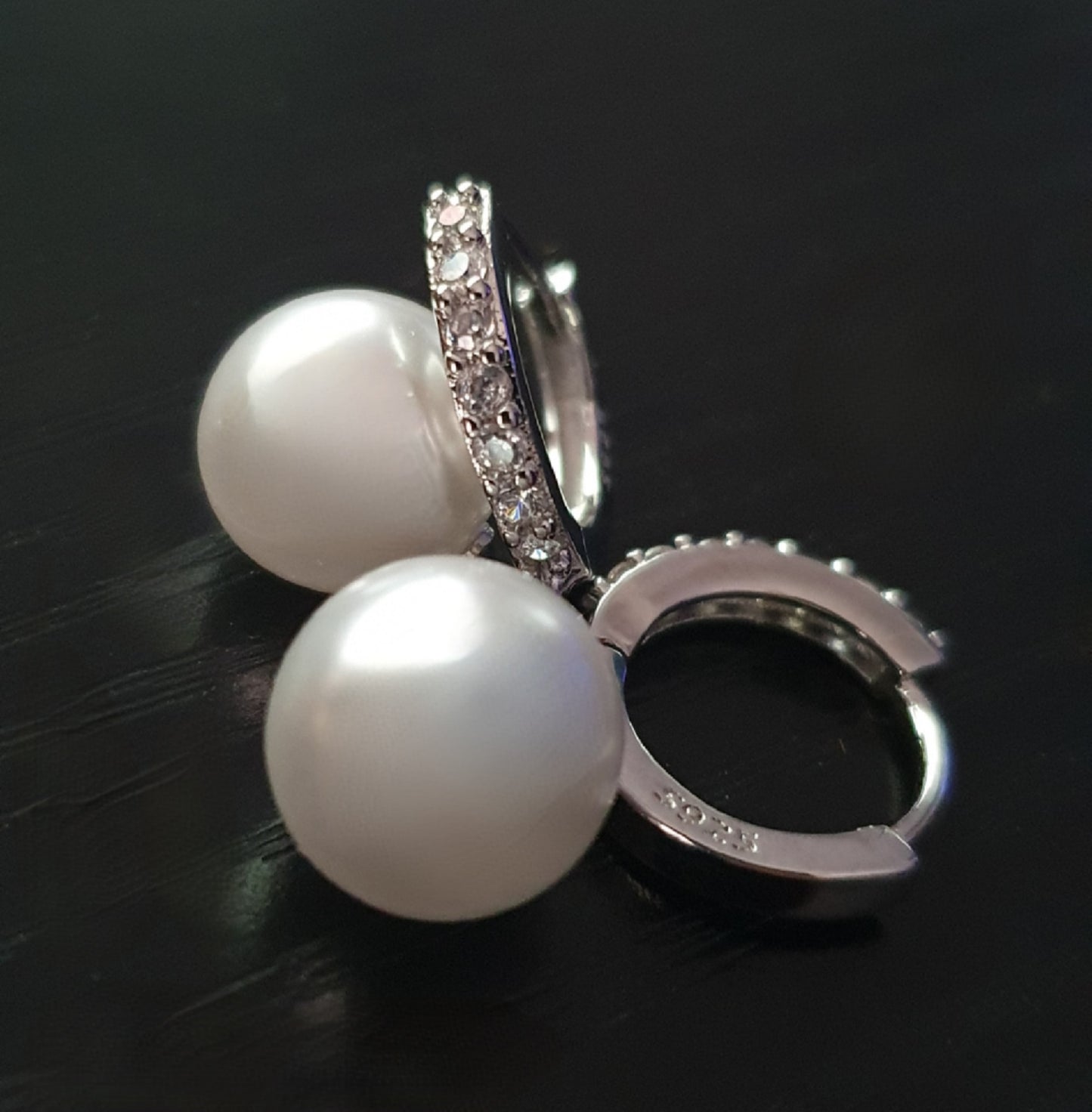 Silver loop earrings with cubic zirconia and freshwater pearl