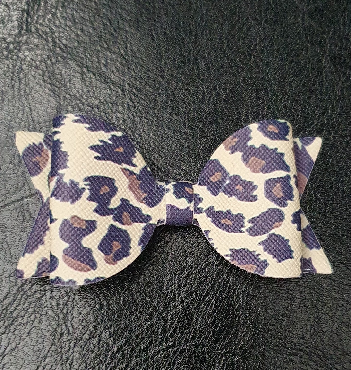 Leopard print faux leather bow set