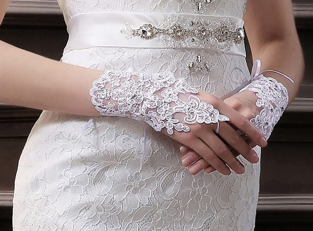 Elegant Ivory Short Lace Fingerless Rhinestone Gloves