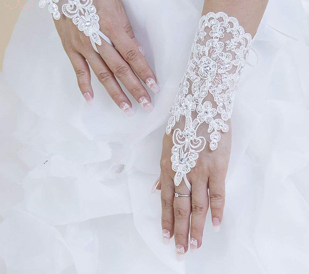 Elegant Ivory Short Lace Fingerless Rhinestone Gloves