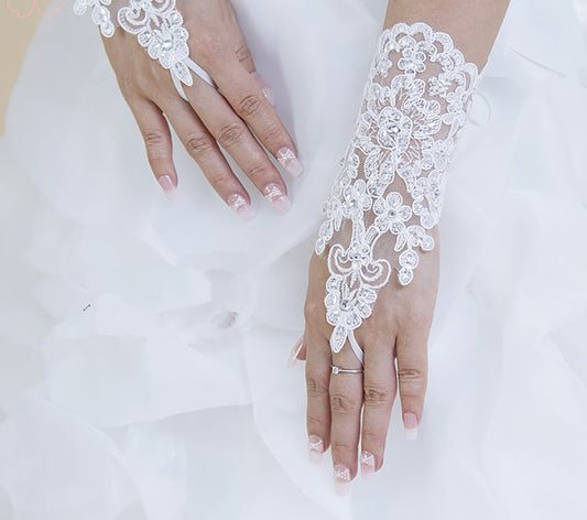 Elegant Ivory Short Lace Fingerless Rhinestone Gloves